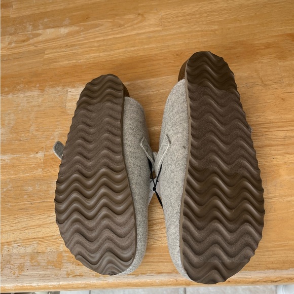 GAP Heather Grey Felt Clogs - Picture 2 of 4